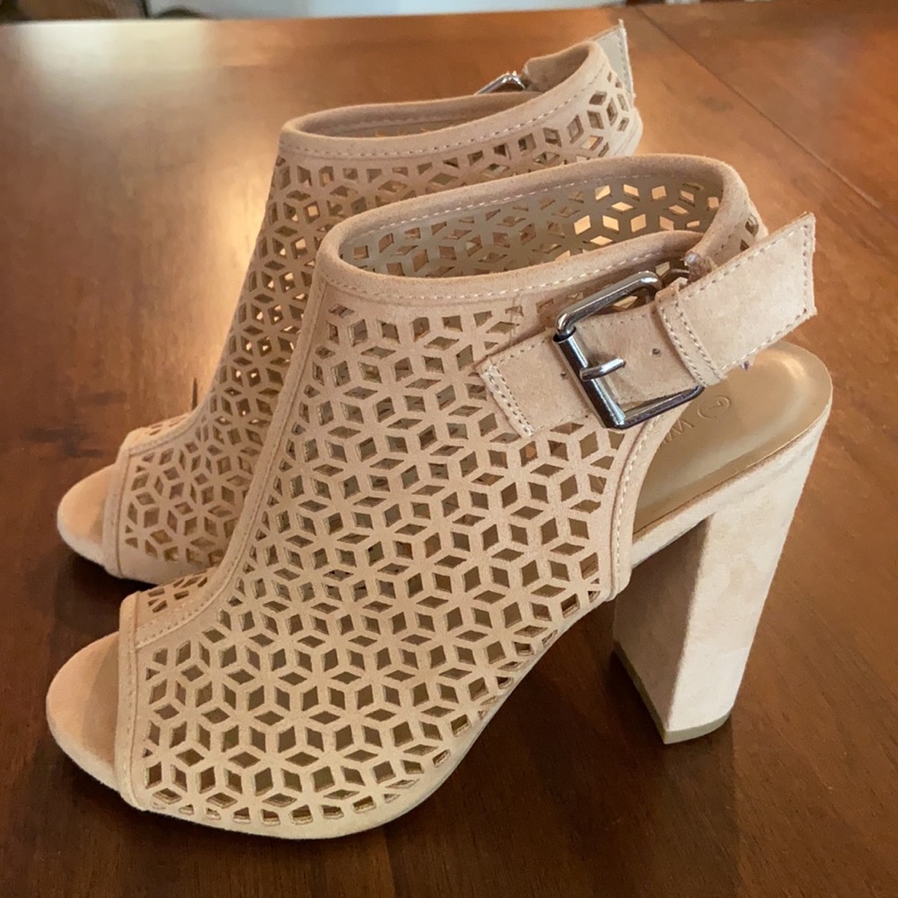$ 19EUC Wild Diva light tan shoe booties with open toe